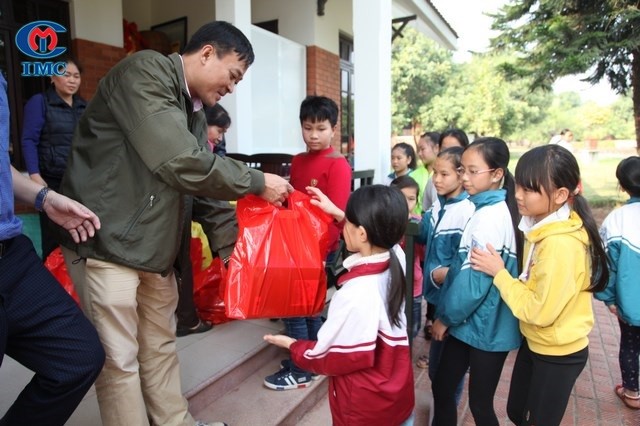 IMC – Đón xuân cùng làng trẻ SOS Việt Trì 2017