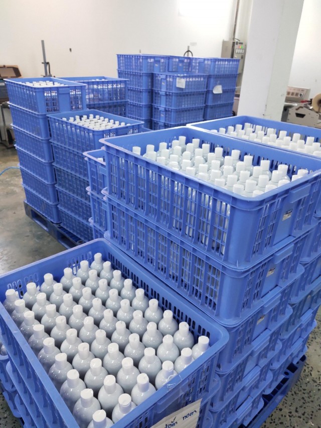 Producing GMP standard natural shampoo at IMC factory